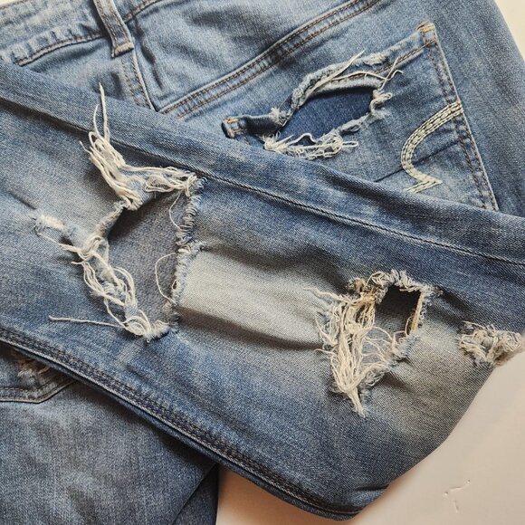 AE Tomgirl - Ripped, stretchy, Raw Ankle Cut Jeans Size: 2 - Picture 6 of 12